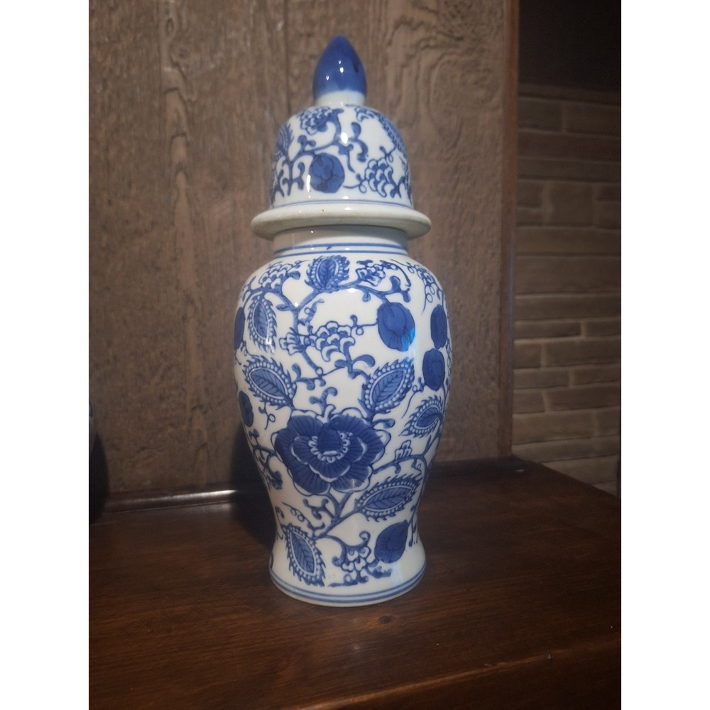 Vintage Asian oriental blue and white ginger jar